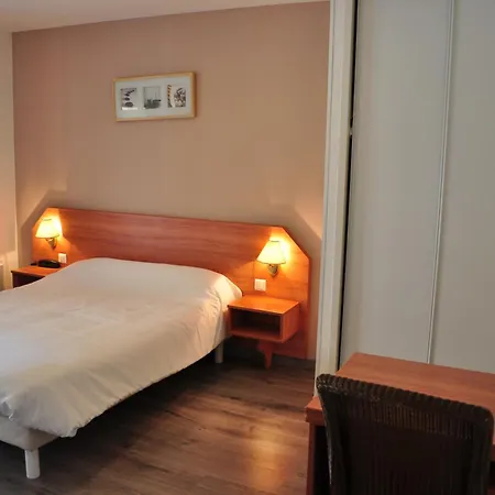 Logis - Restaurant Du Parc ホテル 3*
