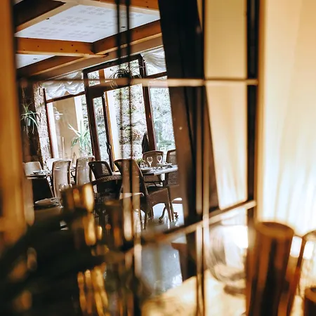 ホテル Logis - Restaurant Du Parc 3*