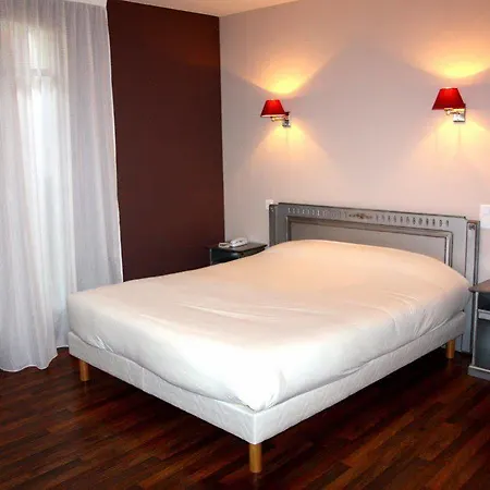 Logis - Restaurant Du Parc ホテル 3*
