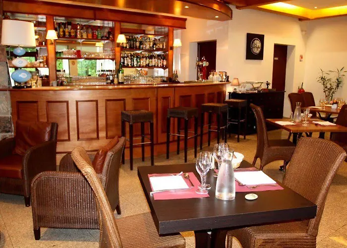 Отель Logis - Restaurant Du Parc 3*