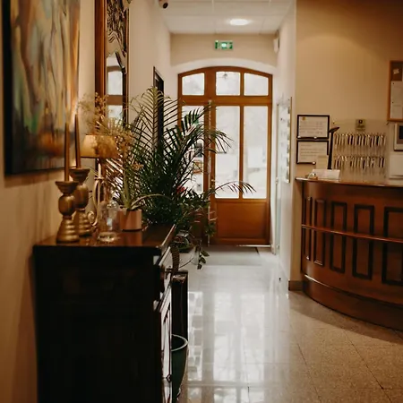 Hotell Logis - Restaurant Du Parc