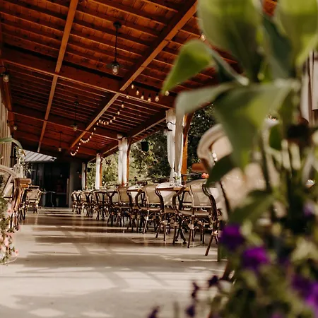 Отель Logis - Restaurant Du Parc Cransac