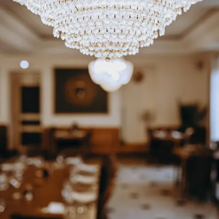 Отель Logis - Restaurant Du Parc Cransac