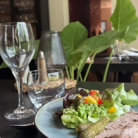 Отель Logis - Restaurant Du Parc