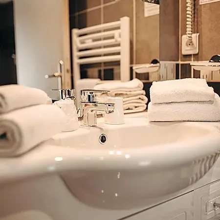 Hotell Logis - Restaurant Du Parc 3*