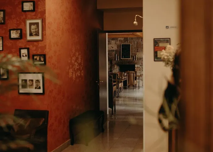 Logis - Restaurant Du Parc 酒店