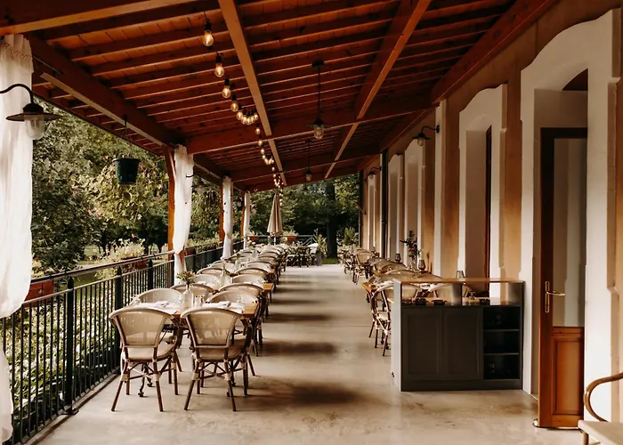 Logis - Restaurant Du Parc 酒店