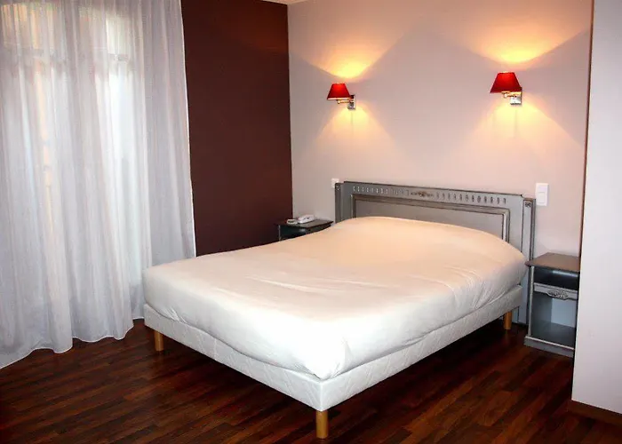 Logis - Restaurant Du Parc Отель 3*